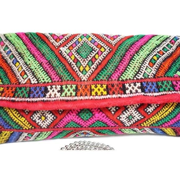Vintage Kilim Clutch Bag: Handmade Berber Crossbody Purse - Picture 6 of 10